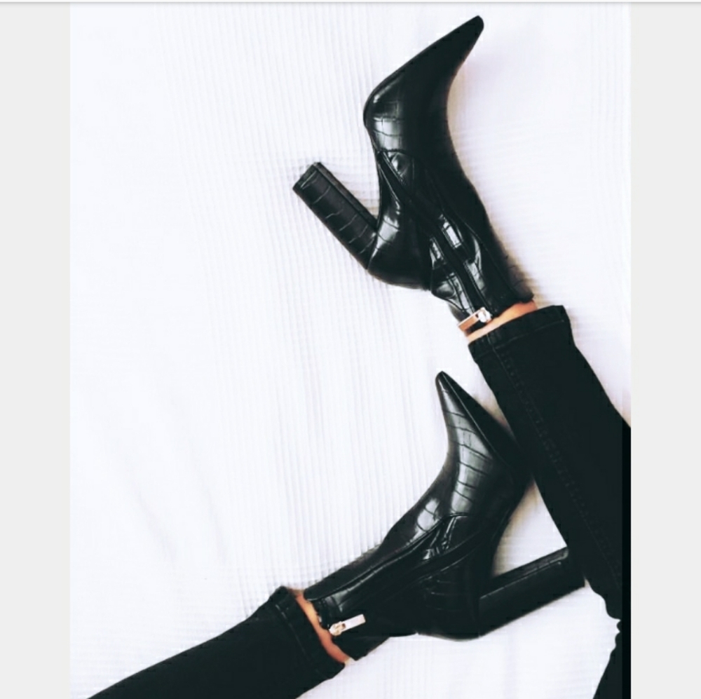 🆕️The New York//black croc print boot - Picture 5 of 7